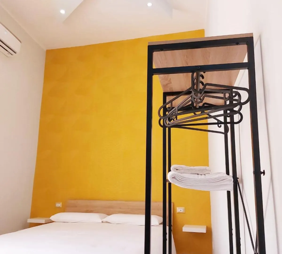 Al Centro Bed & Breakfast Frattamaggiore 0*,  Italy